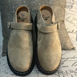 Dr. Martens Men’s Isham Tan Suede Mules